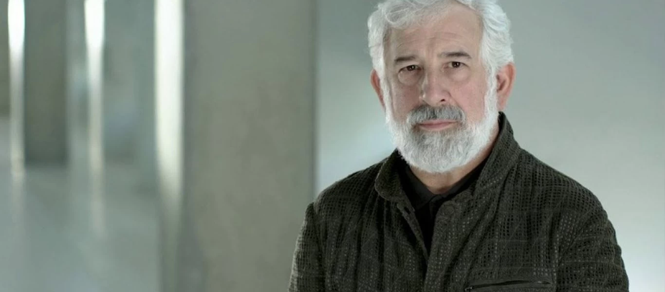 Πέτρος Φιλιππίδης: Κυκλοφορεί με μάσκα, καπέλο και γυαλιά μετά τη δίωξη για βιασμό (φωτο)